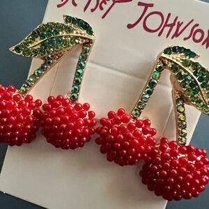 🍒 Betsey Johnson stunning cherry earrings 🍒